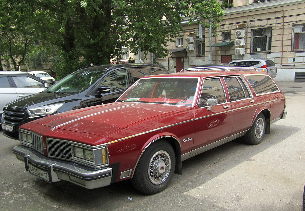 Санкт-Петербург, № А 835 РР 178 — Oldsmobile Custom Cruiser (2G) '77-90