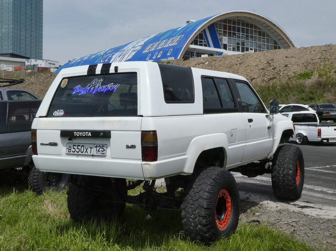 Приморский край, № В 550 ХТ 125 — Toyota Hilux Surf (N60) '83-89; Приморский край — Открытие сезона JDM Oldschool Cars (2024)