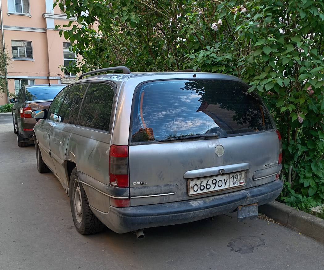Москва, № О 669 ОУ 197 — Opel Omega (B) '94–99