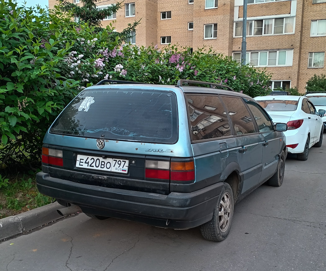 Москва, № Е 420 ВО 797 — Volkswagen Passat (B3) '88-93