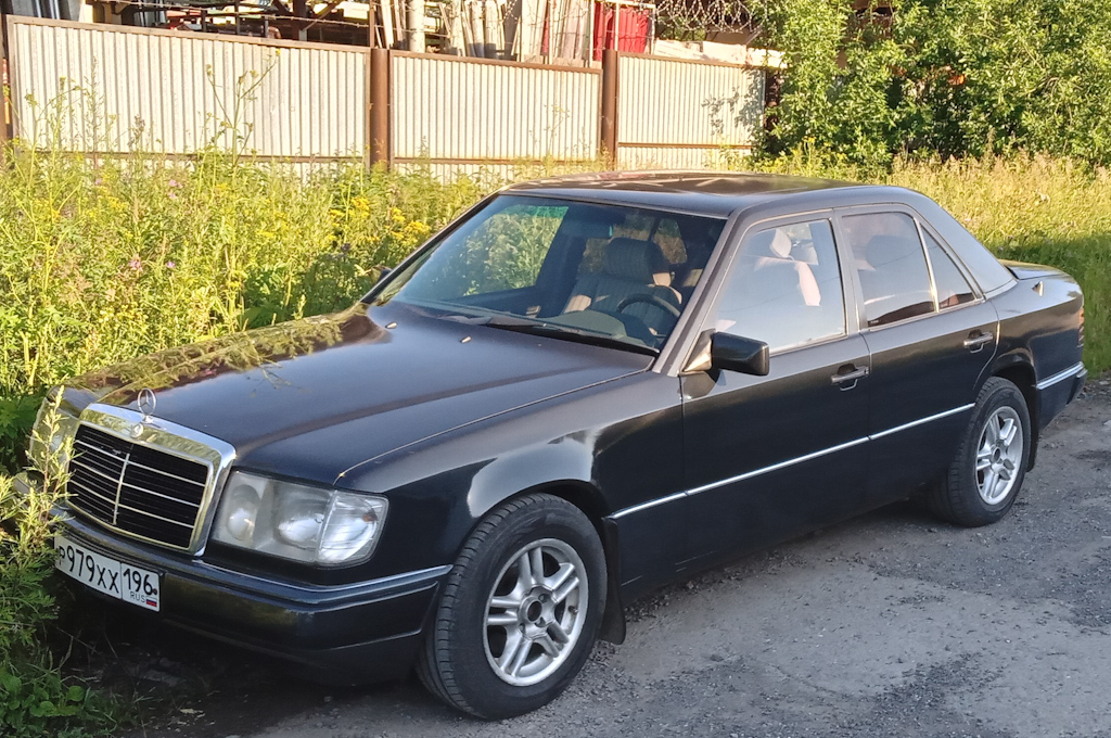 Свердловская область, № Р  979 ХХ 196 — Mercedes-Benz (W124) '84-96