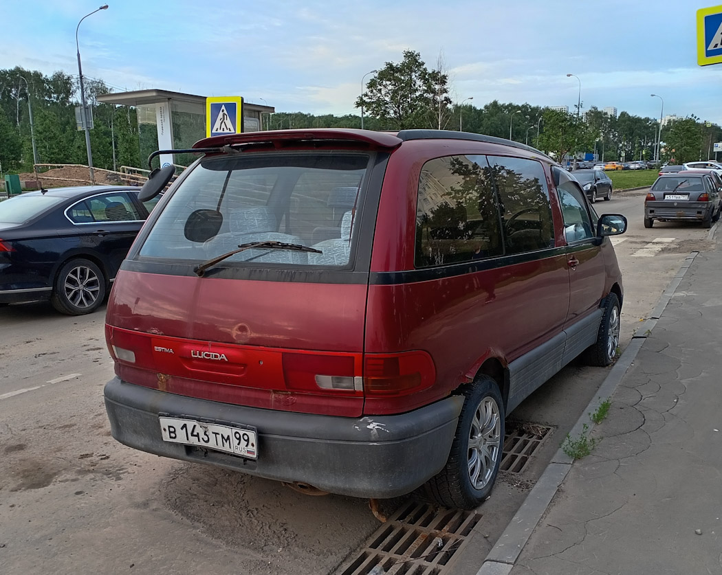 Москва, № В 143 ТМ 99 — Toyota Estima Lucida '92–99