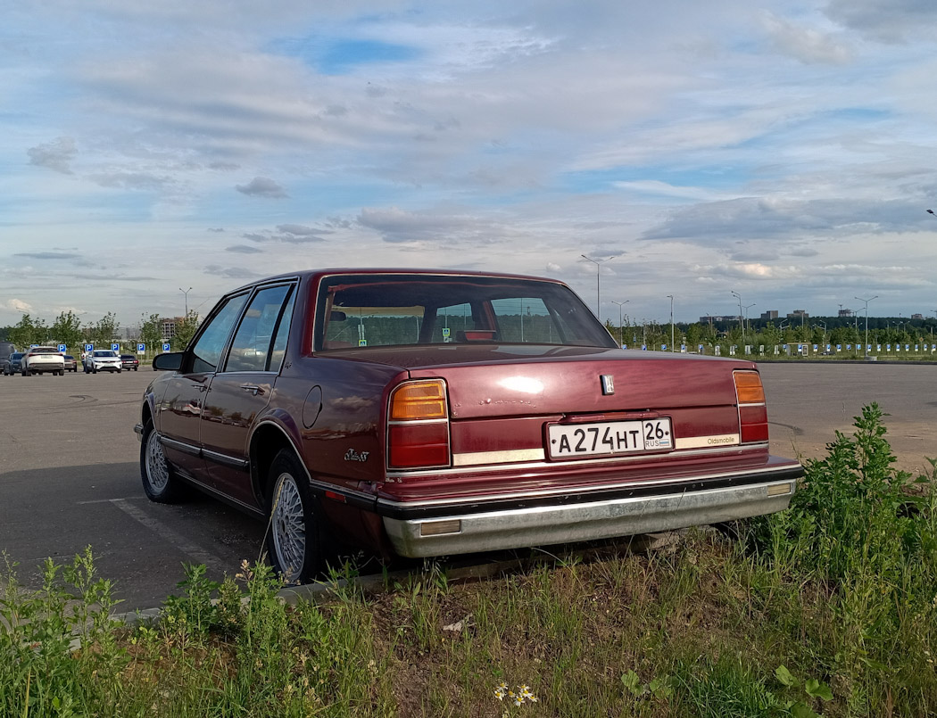 Москва, № А 274 НТ 26 — Oldsmobile 88 (10G) '86-91; Ставропольский край — Вне региона