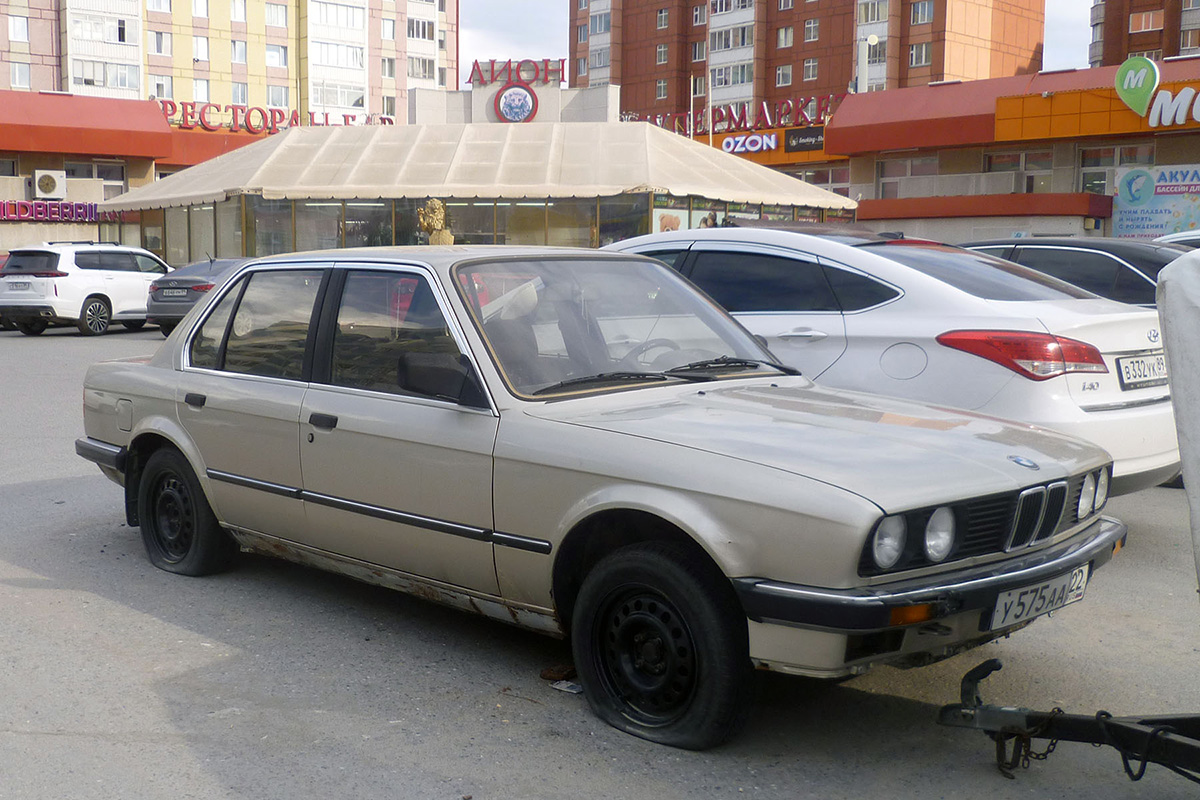 Алтайский край, № У 575 АА 22 — BMW 3 Series (E30) '82-94