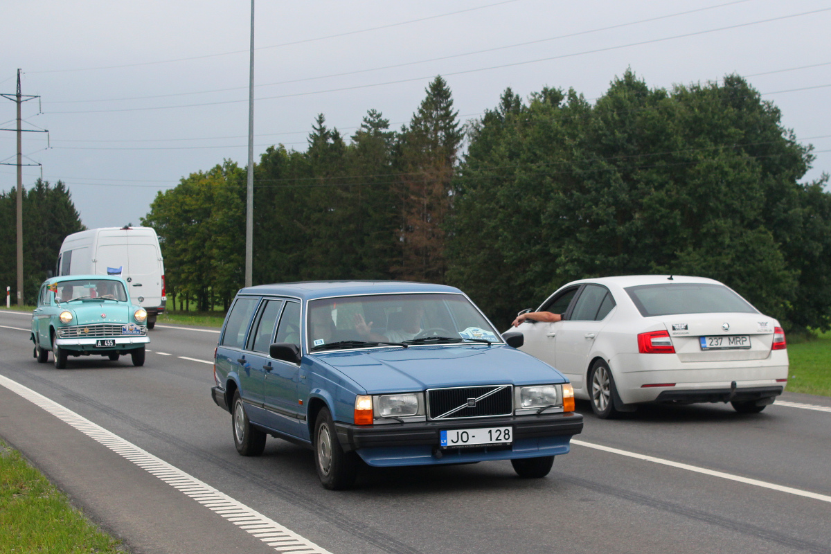 Латвия, № JO-128 — Volvo 740 '84-92; Литва — Baltijos kelias 35