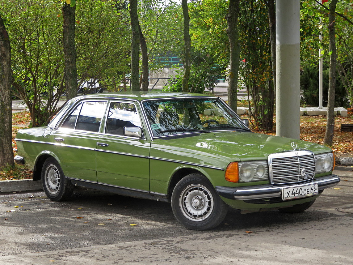 Кировская область, № Х 440 ОЕ 43 — Mercedes-Benz (W123) '76-86; Кировская область — Выставка ретро-автомобилей в Кирове на площади маршала Конева 21 сентября 2024 года