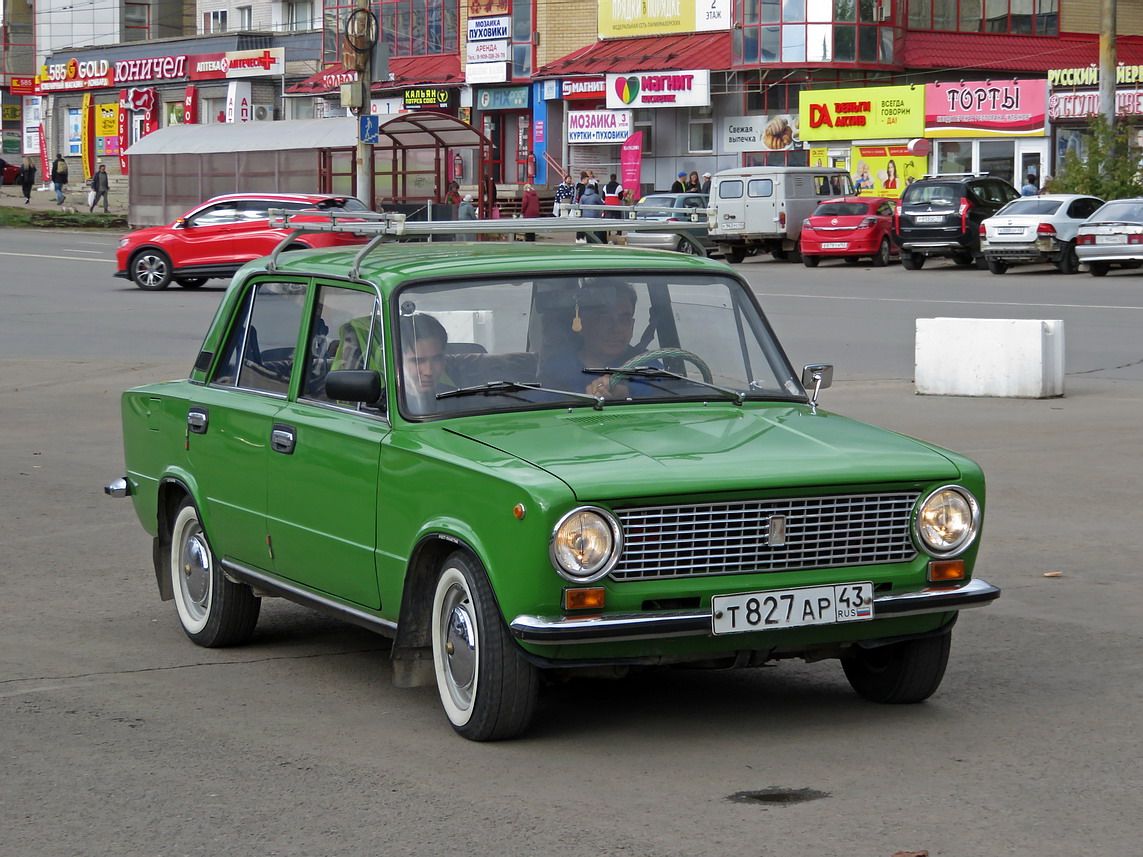 Кировская область, № Т 827 АР 43 — ВАЗ-21011 '74-83; Кировская область — Выставка ретро-автомобилей в Кирове на площади маршала Конева 21 сентября 2024 года