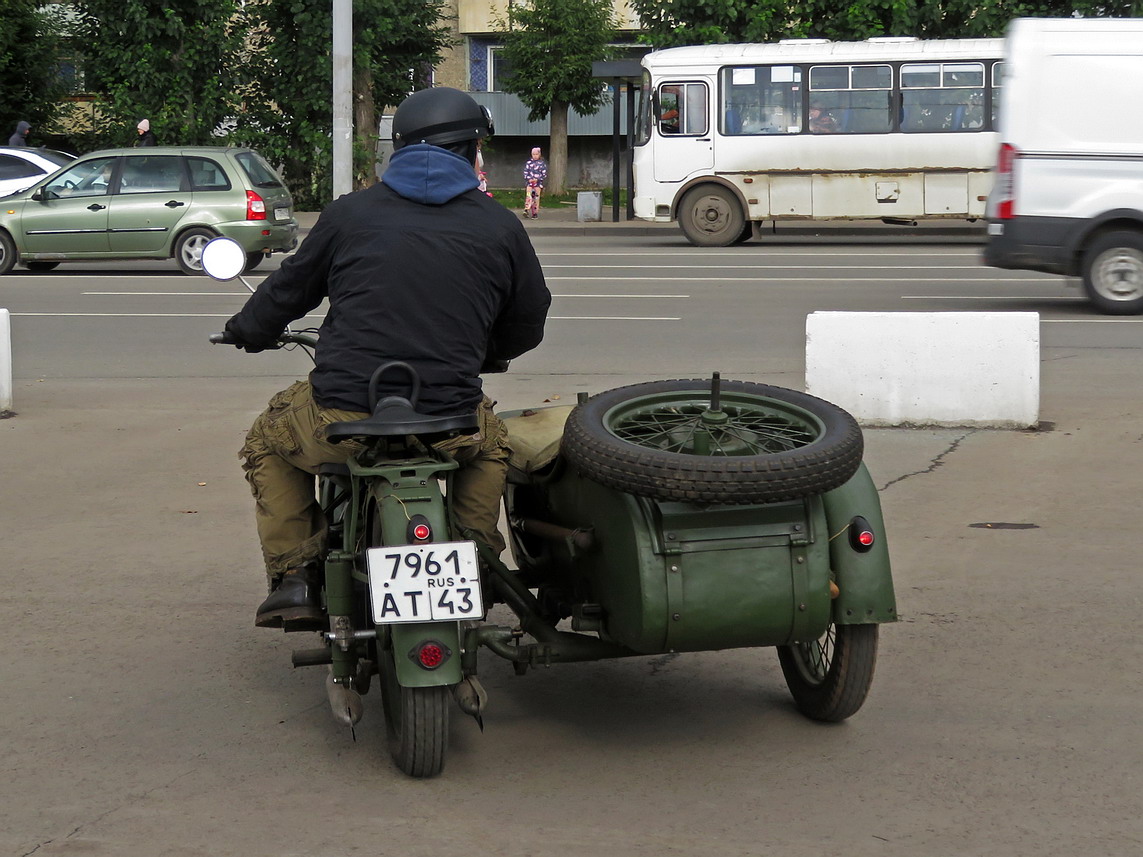 Кировская область, № 7961 АТ 43 — ИМЗ М-72 '41-60; Кировская область — Выставка ретро-автомобилей в Кирове на площади маршала Конева 21 сентября 2024 года