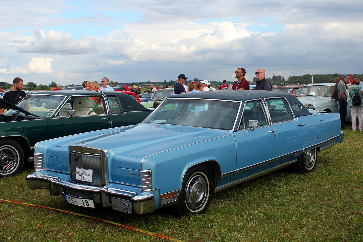 Латвия, № VS-18 — Lincoln Continental (5G) '70-79; Литва — Nesenstanti klasika 2024