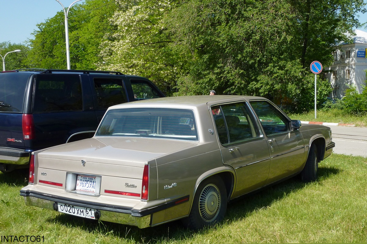 Ростовская область, № О 020 ХМ 61 — Cadillac DeVille (6G) '85-93; Ростовская область — Retro Motor Show_2011