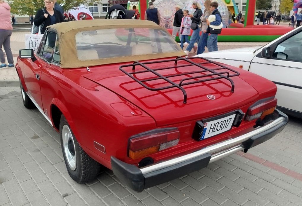 Литва, № H03017 — FIAT 124 Sport Spider '66-85