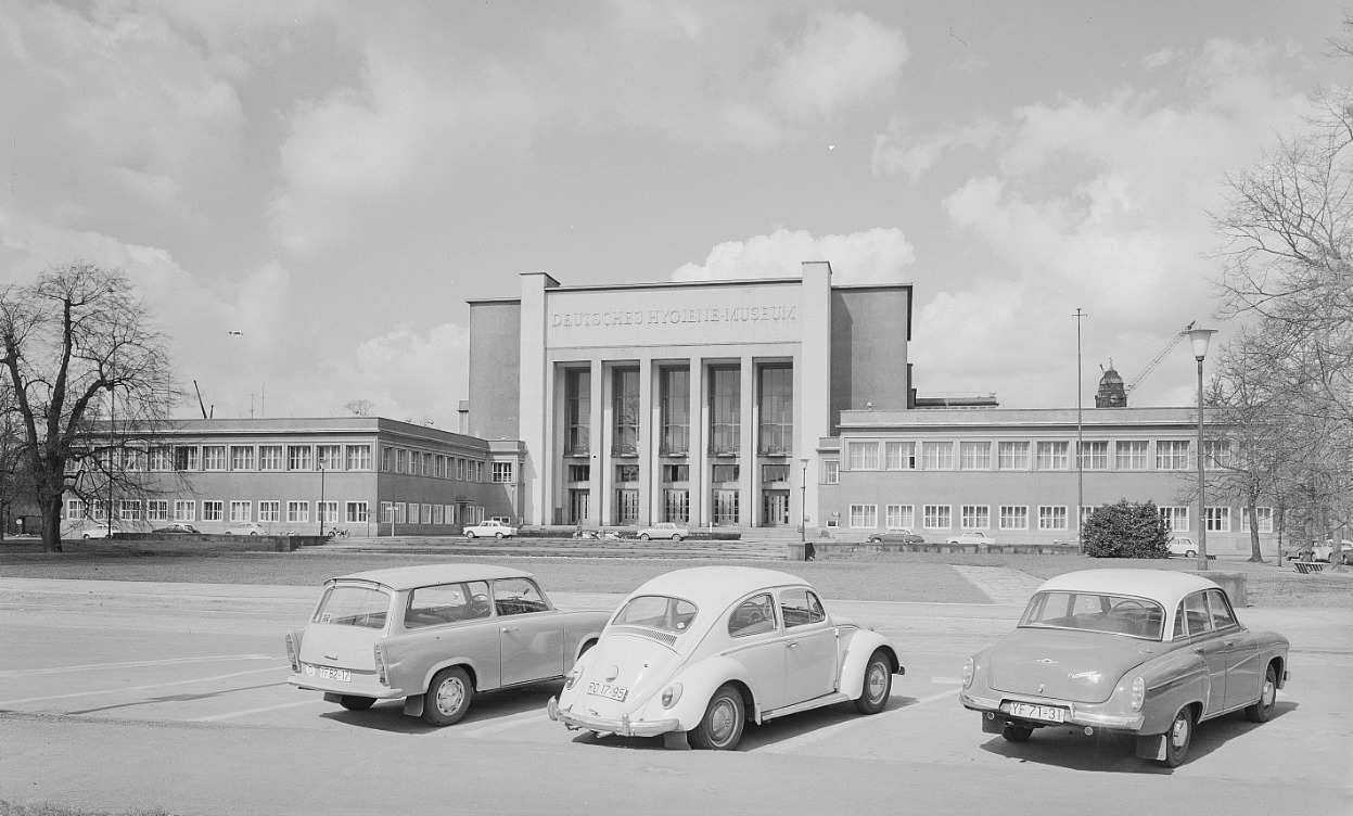 Германия, № YF 82-17 — Trabant (Общая модель); Германия, № RO 17-95 — Volkswagen Käfer (общая модель); Германия, № YF 71-31 — Wartburg (Общая модель); Германия — Германская Демократическая Республика (1949-1990)