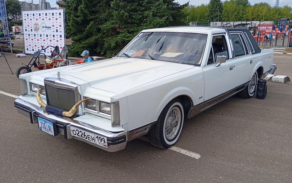 Москва, № О 226 ЕН 199 — Lincoln Town Car (1G) '81-89; Тверская область — День города Твери 2024 с Ретро-клубом Калинин