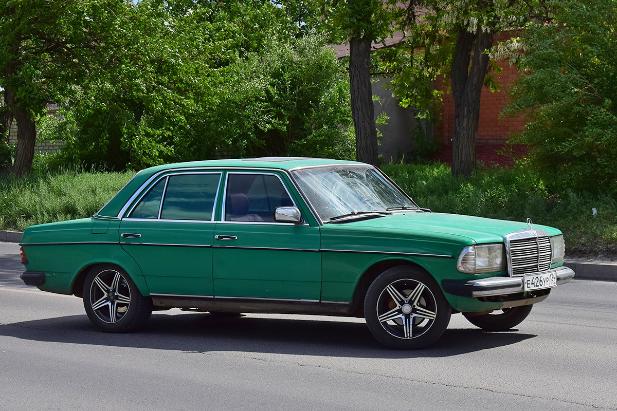 Волгоградская область, № Е 426 УР 134 — Mercedes-Benz (W123) '76-86