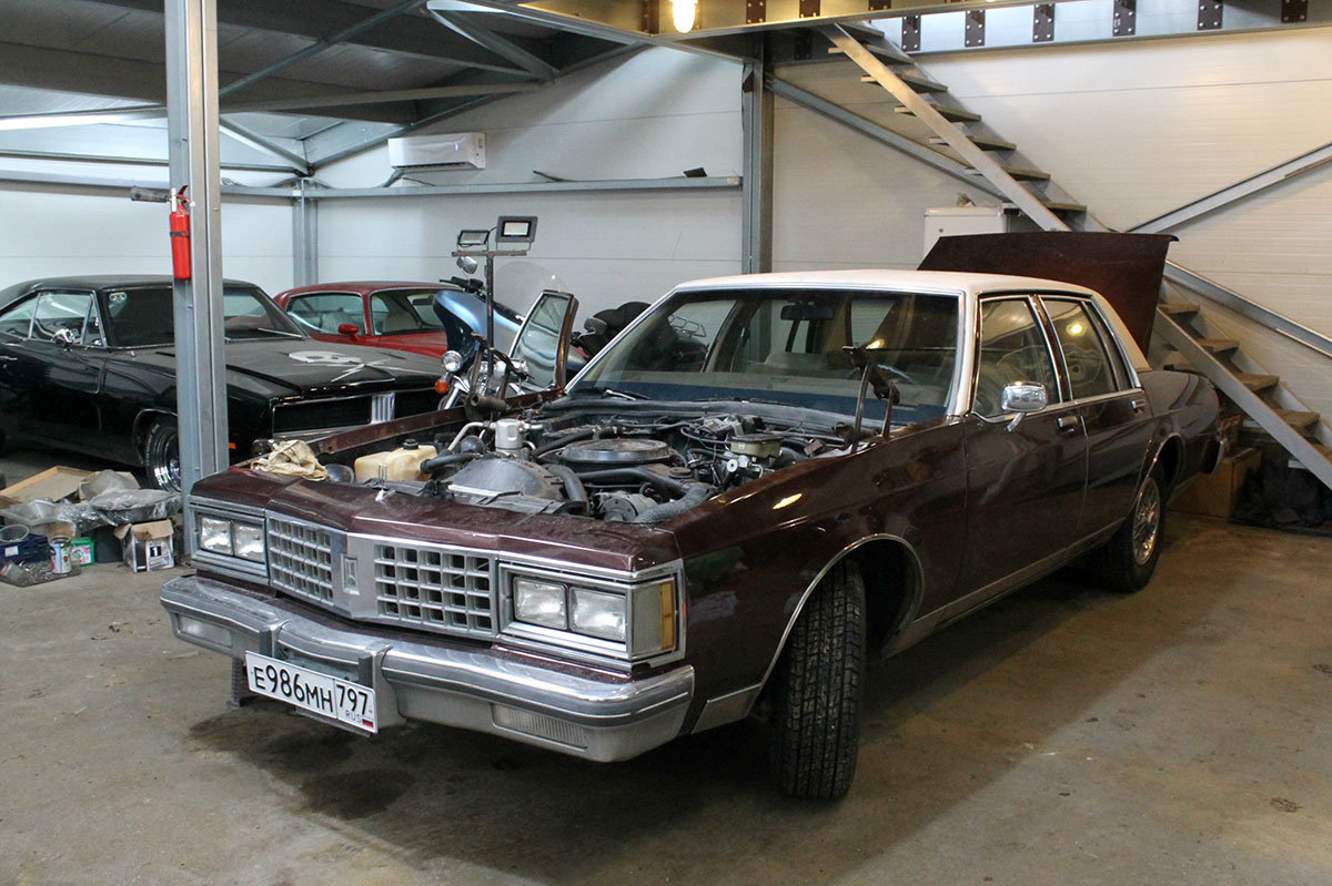 Москва, № Е 986 МН 797 — Oldsmobile 88 (8G) '77-85