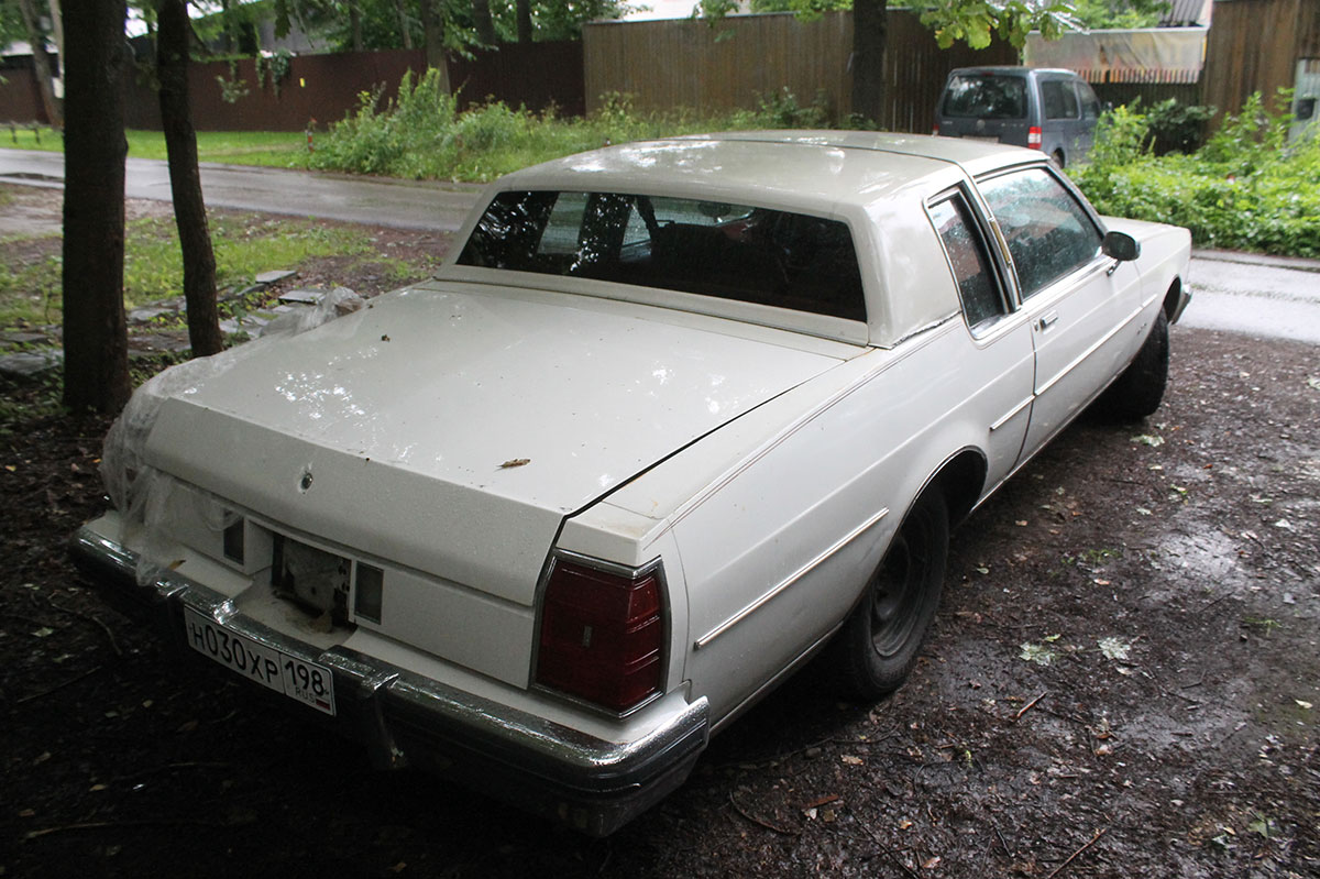 Санкт-Петербург, № Н 030 ХР 198 — Oldsmobile Delta 88 (8G) '77-85