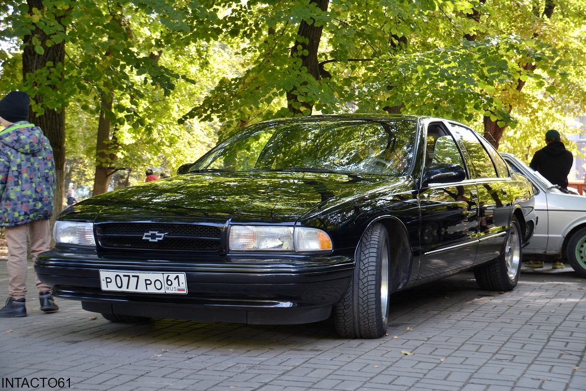 Ростовская область, № Р 077 РО 61 — Chevrolet Caprice (4G) '90-96; Ростовская область — Retro Motor Show_2023_Октябрь