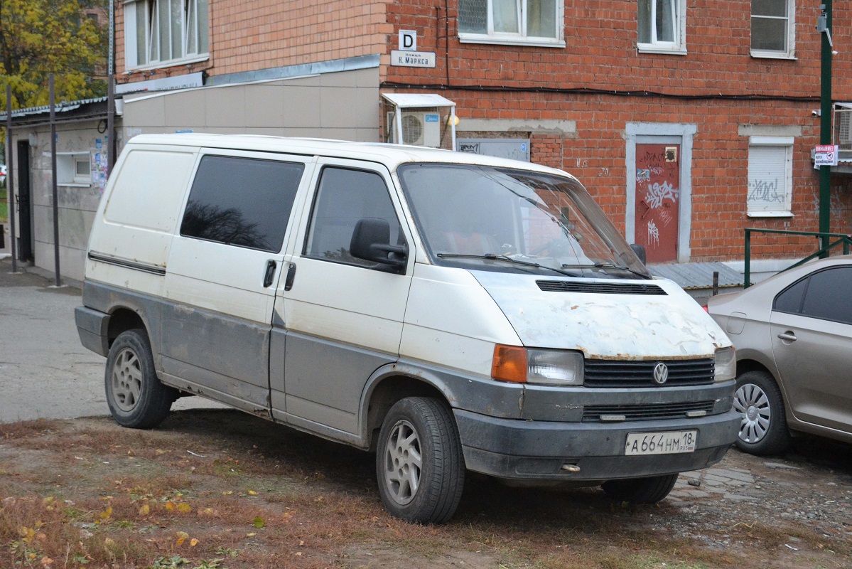 Удмуртия, № А 664 НМ 18 — Volkswagen Typ 2 (T4) '90-03