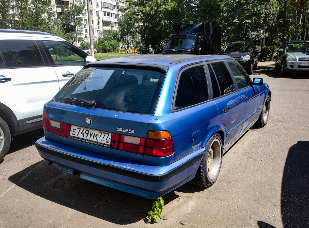 Московская область, № Е 749 УМ 777 — BMW 5 Series (E34) '87-96