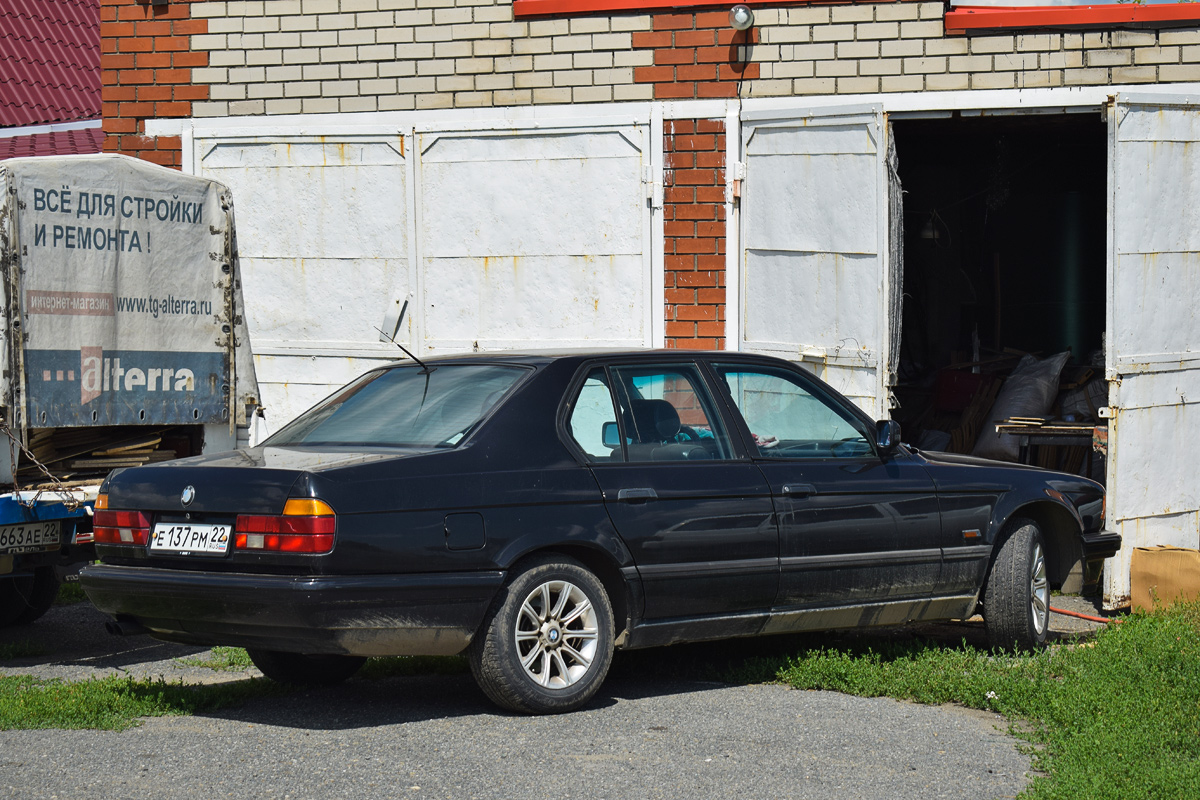 Алтайский край, № Е 137 РМ 22 — BMW 7 Series (E32) '86-94