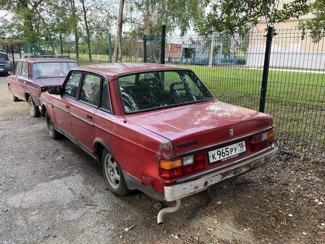 Удмуртия, № К 965 РУ 18 — Volvo 240 Series (общая модель)