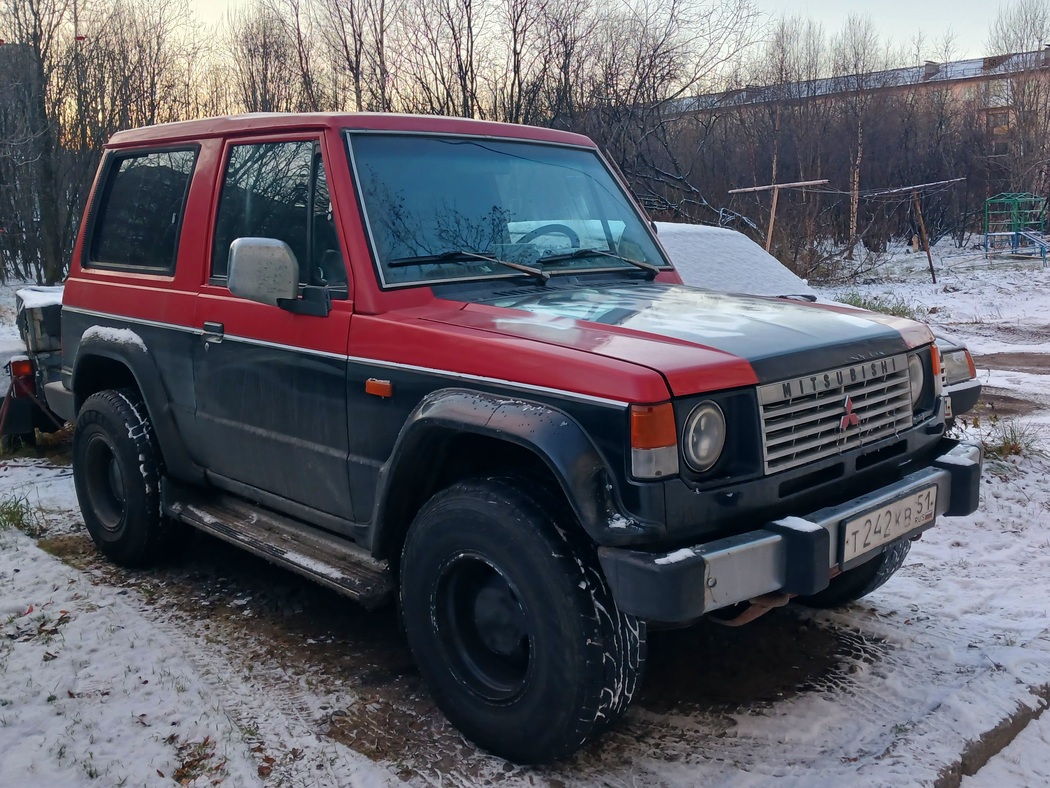 Мурманская область, № Т 242 КВ 51 — Mitsubishi Pajero (1G) '82-91