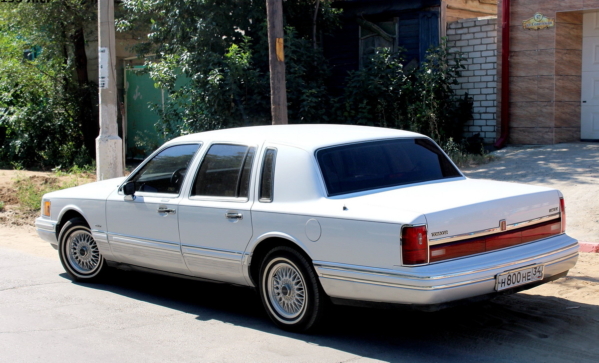 Волгоградская область, № Н 800 НЕ 34 — Lincoln Town Car (2G) '90-97