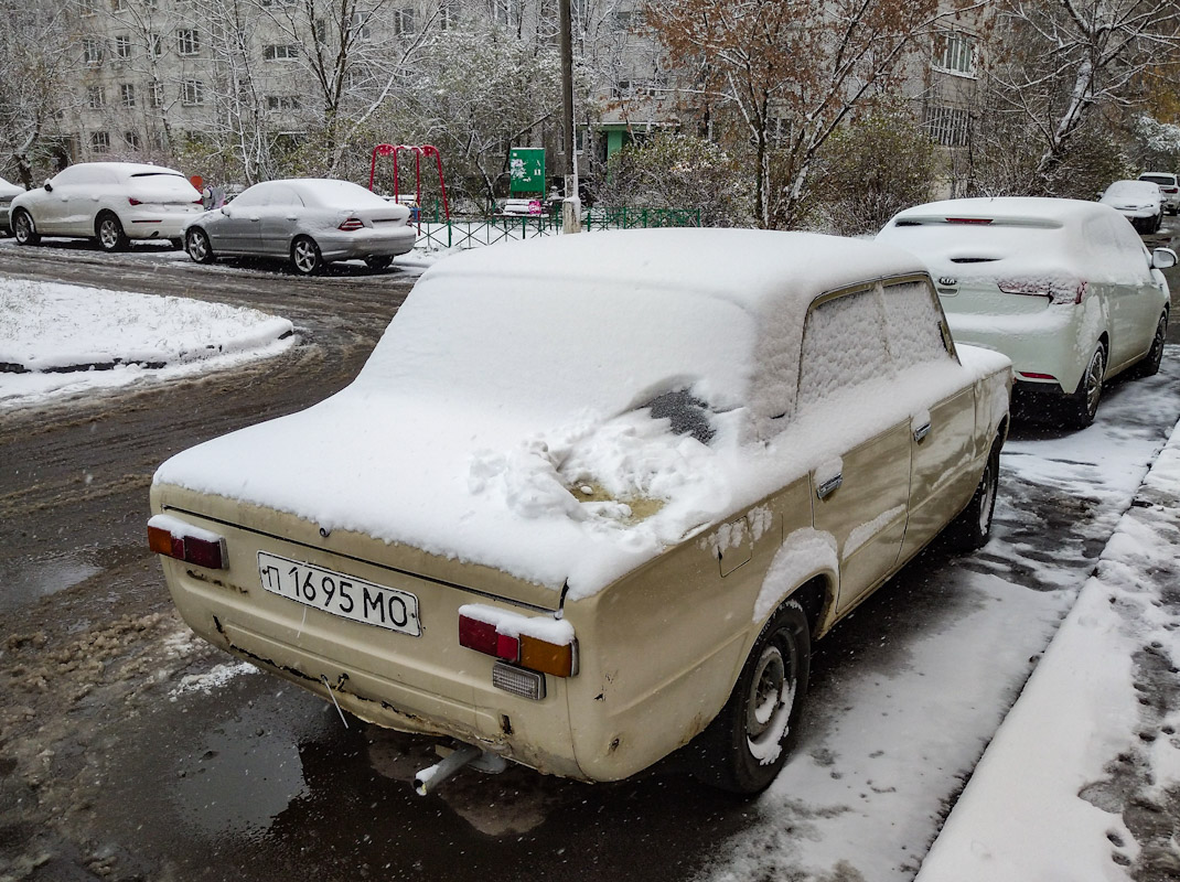 Москва, № П 1695 МО — ВАЗ-21011 '74-83