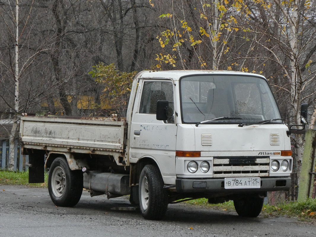 Приморский край, № В 784 АТ 25 — Nissan Atlas 100/150 (F22) '81-92