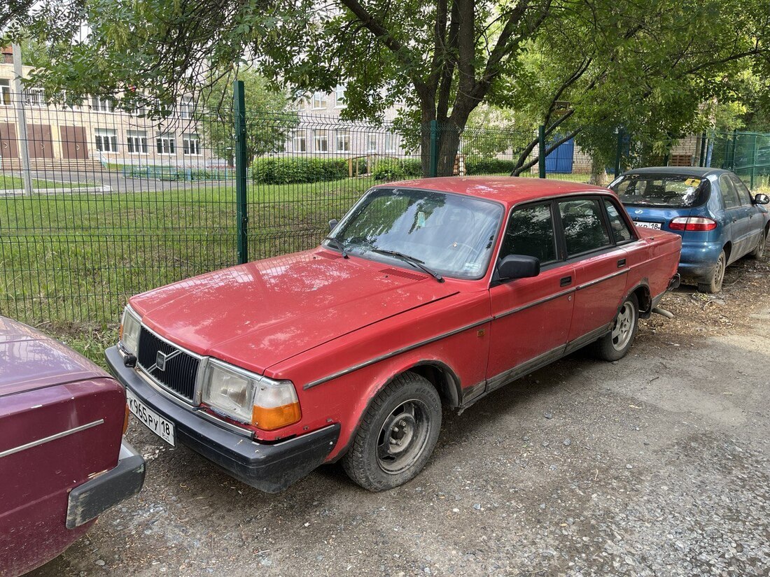 Удмуртия, № К 965 РУ 18 — Volvo 240 Series (общая модель)