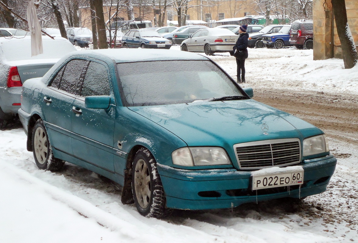 Псковская область, № Р 022 ЕО 60 — Mercedes-Benz (W202) '93-00