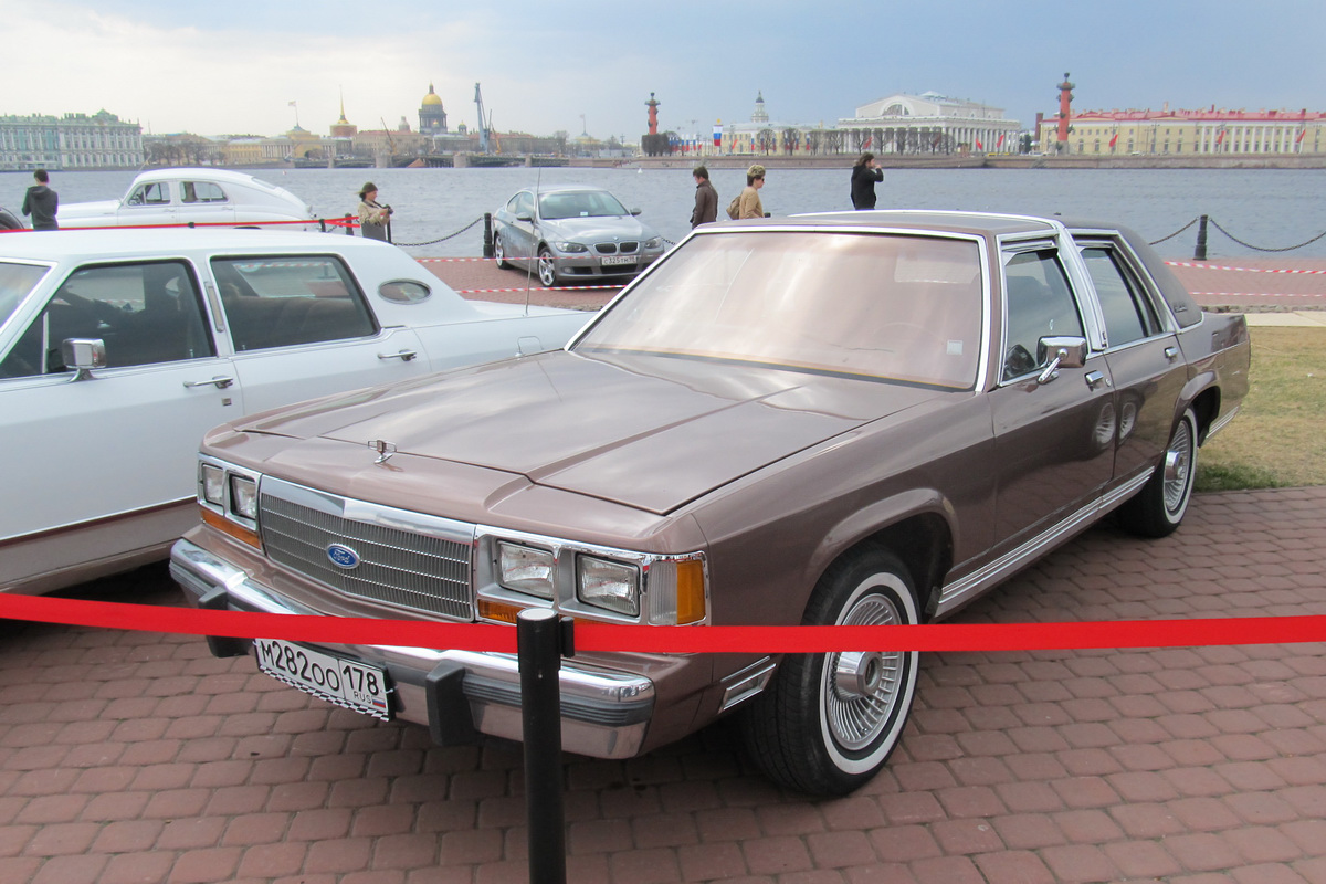 Санкт-Петербург, № М 282 ОО 178 — Ford LTD Crown Victoria '88–91