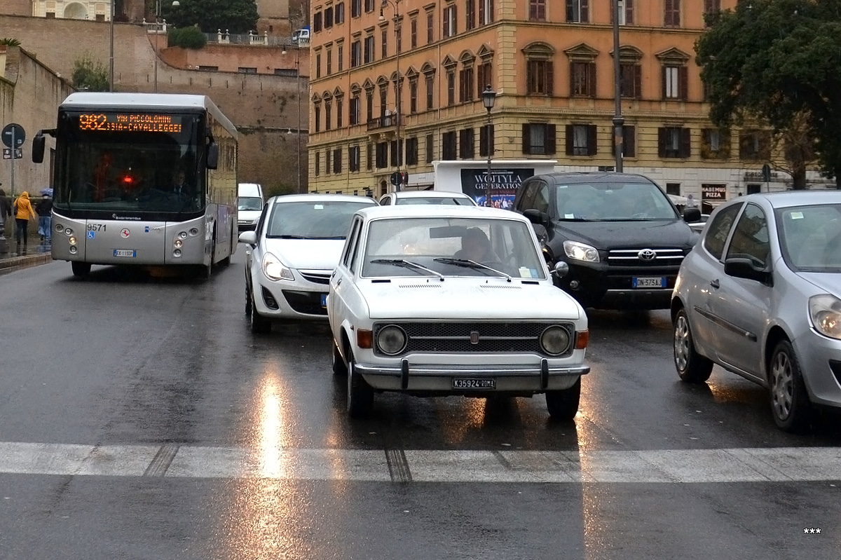Италия, № K35924 Roma — FIAT 128 '69-85