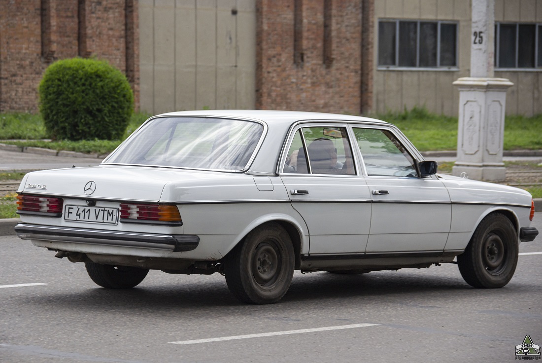 Восточно-Казахстанская область, № F 411 VTM — Mercedes-Benz (W123) '76-86