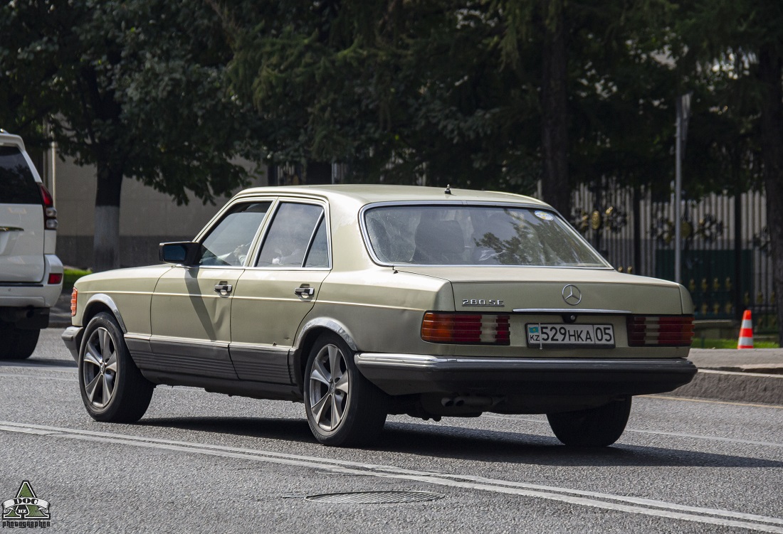 Алматинская область, № 529 HKA 05 — Mercedes-Benz (W126) '79-91