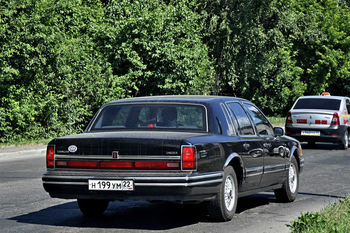 Алтайский край, № Н 199 УМ 22 — Lincoln Town Car (2G) '90-97