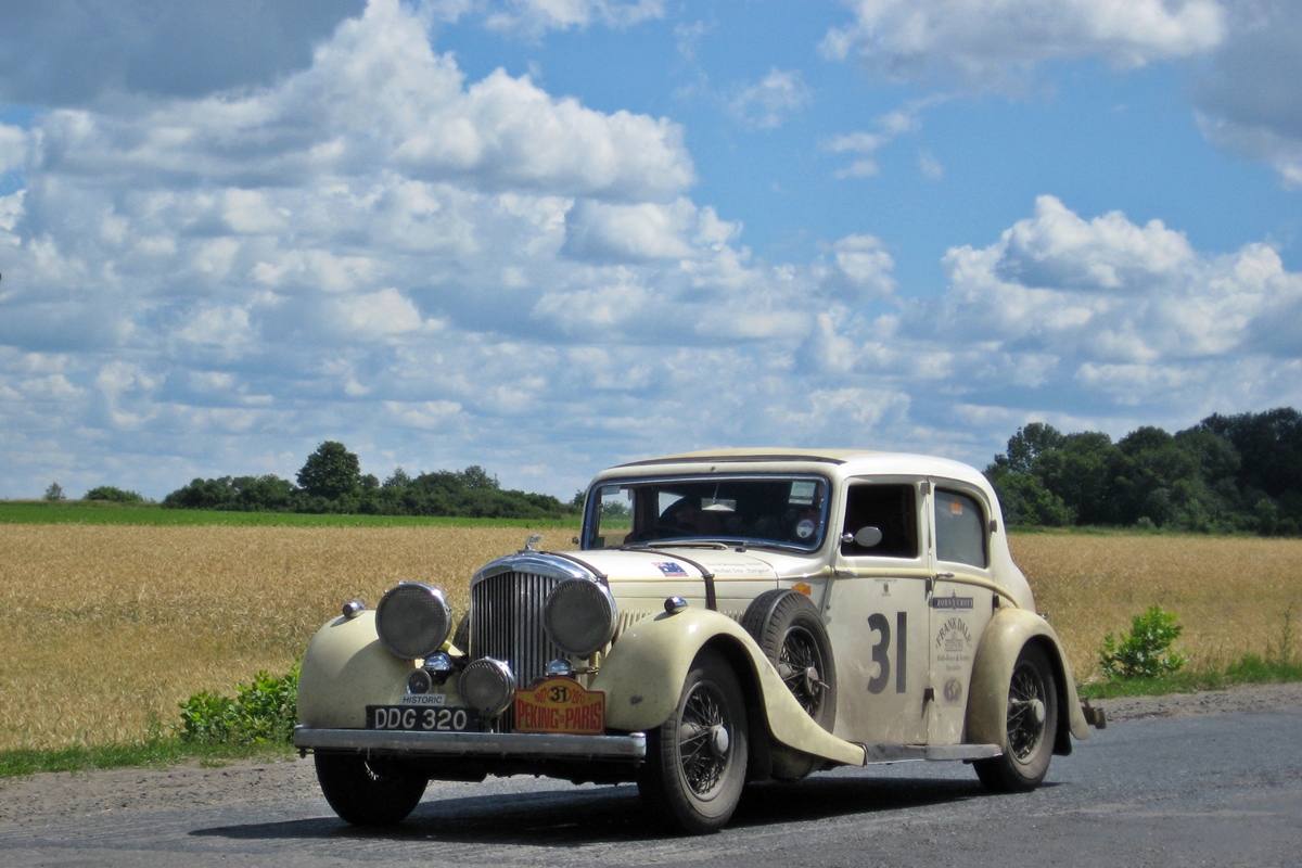 Великобритания, № DDG 320 — Bentley 4¼ MX Saloon '36-39; Ралли Пекин — Париж (Великобритания)