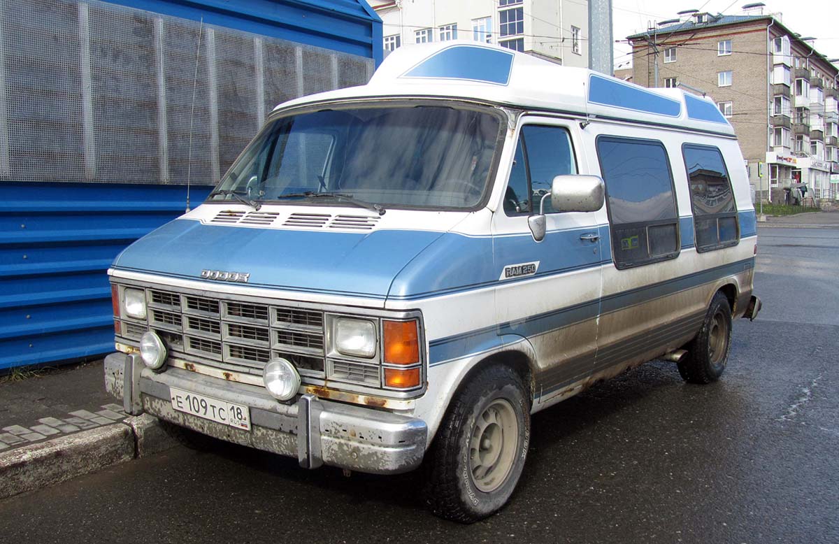 Удмуртия, № Е 109 ТС 18 — Dodge Ram Van (2G) '79-93