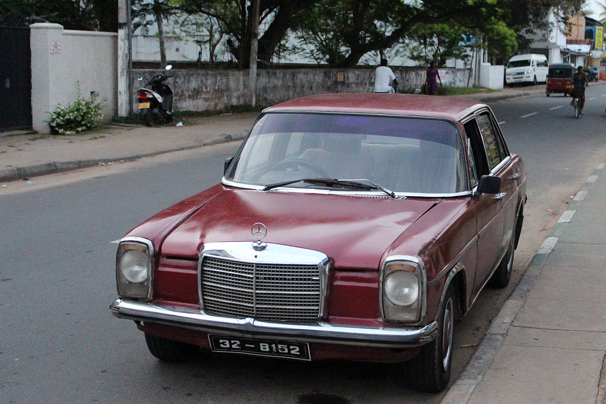 Шри-Ланка, № 32-8152 — Mercedes-Benz (W114/W115) '72-76