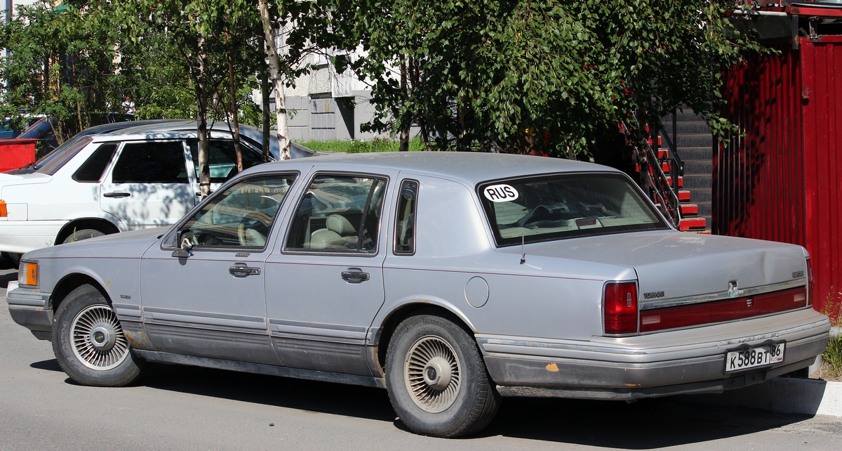 Ханты-Мансийский автоном.округ, № К 588 ВТ 86 — Lincoln Town Car (2G) '90-97