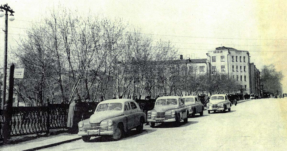 Находился в советском. Старый Ижевск красная улица. НОВОИЖЕВСКАЯ улица в Ижевске в 1962г. Улица Волочаевского Ижевск. Ижевск магазины на улице Советской.