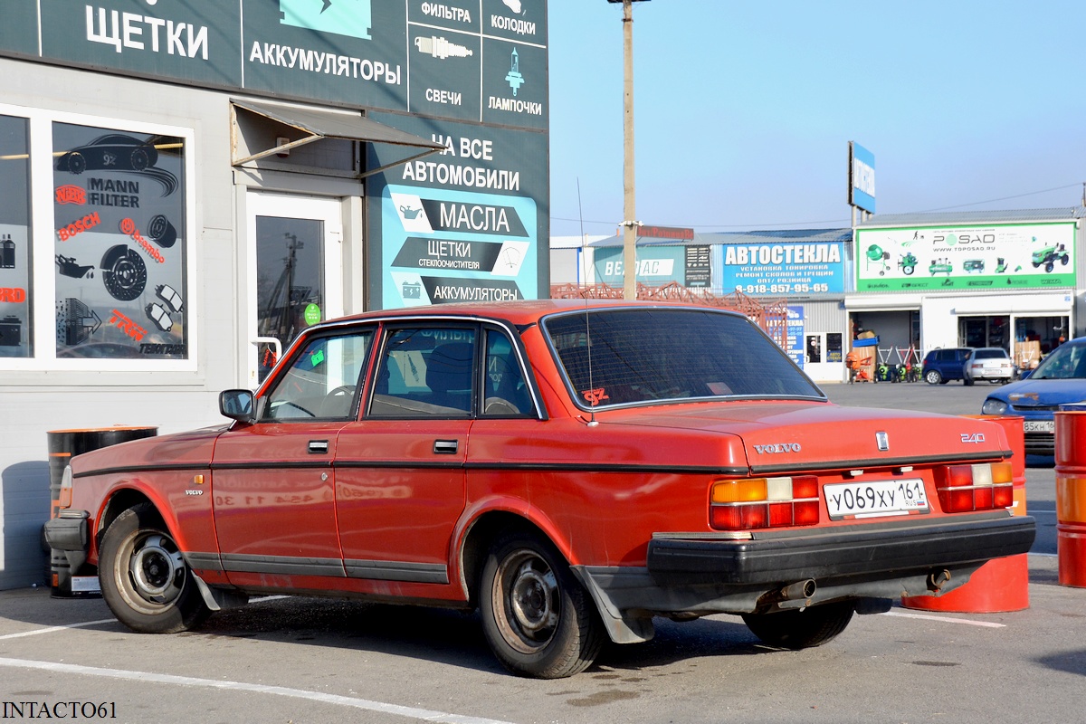 Ростовская область, № У 069 ХУ 161 — Volvo 240 Series (общая модель)