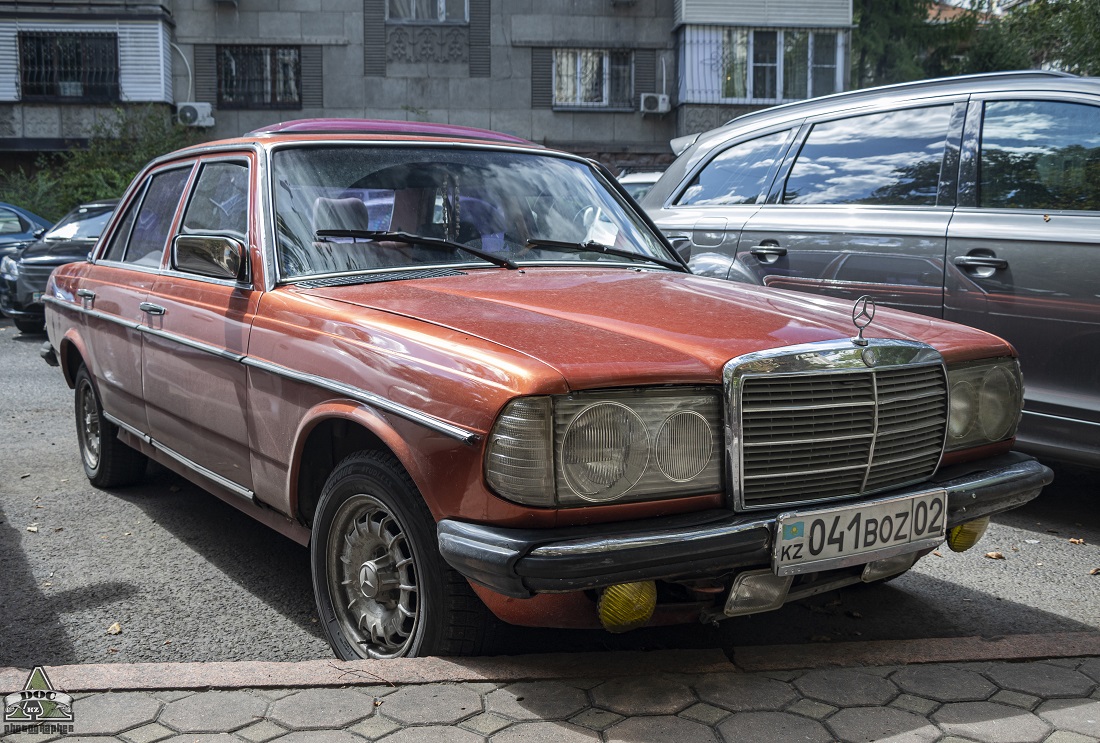 Алматы, № 041 BOZ 02 — Mercedes-Benz (W123) '76-86