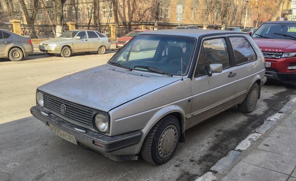 Саратовская область, № Р 975 УС 64 — Volkswagen Golf (Typ 19) '83-92