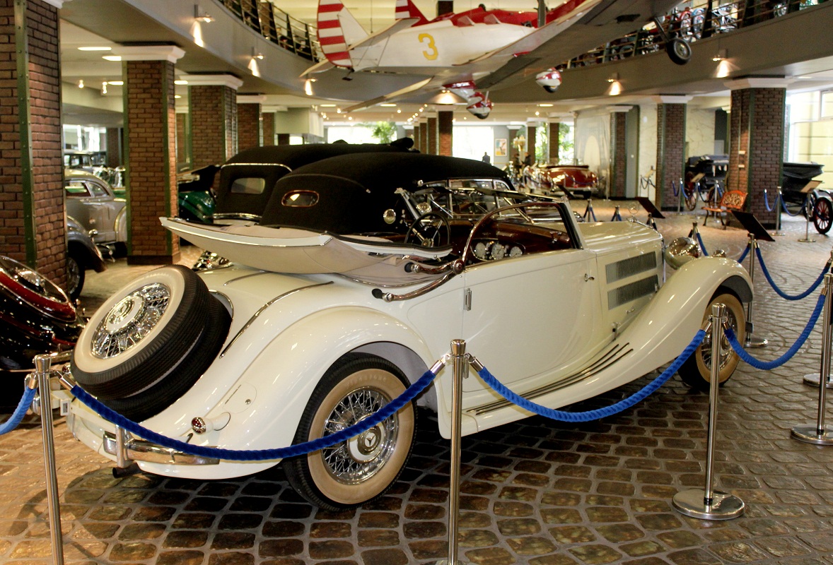 Московская область, № (50) Б/Н 0039 — Mercedes-Benz 320 Cabriolet A (W142) '37-42