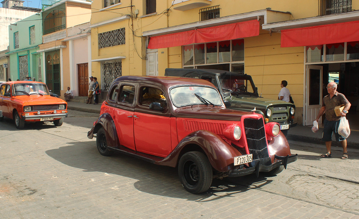 Куба, № P 008 703 — Москвич-2140 '76-88; Куба, № P 120 305 — Ford Model 48 Deluxe '35; Куба, № B 185 041 — УАЗ-469 '72-85
