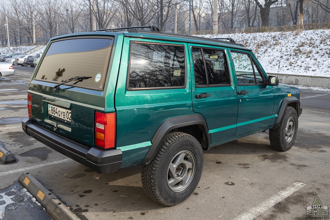 Алматы, № 884 QYB 02 — Jeep Cherokee (XJ) '84-01