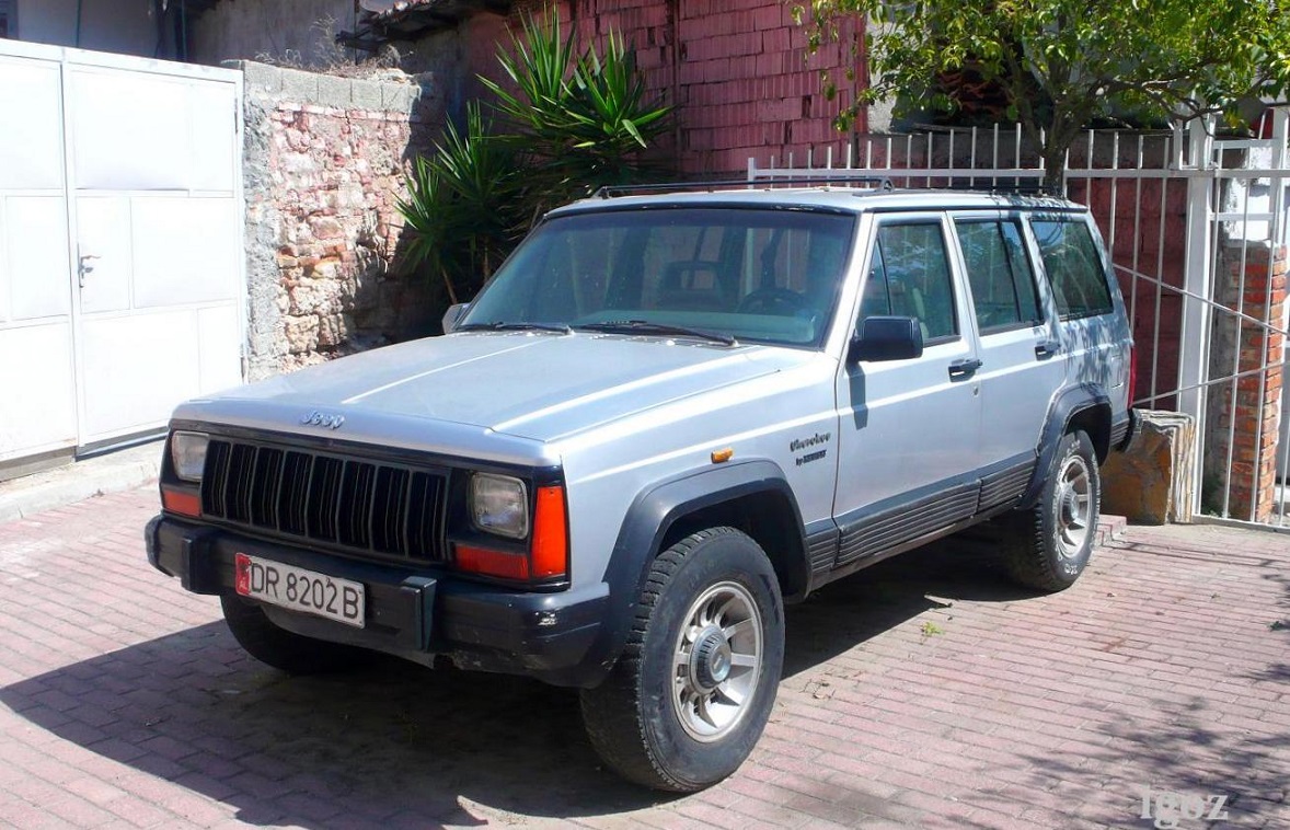 Albania, # DR 8202 B — Jeep Cherokee (XJ) '84-01