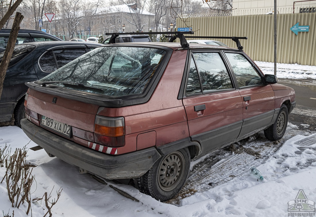 Алматы, № 189 XIA 02 — Renault 11 '81-89