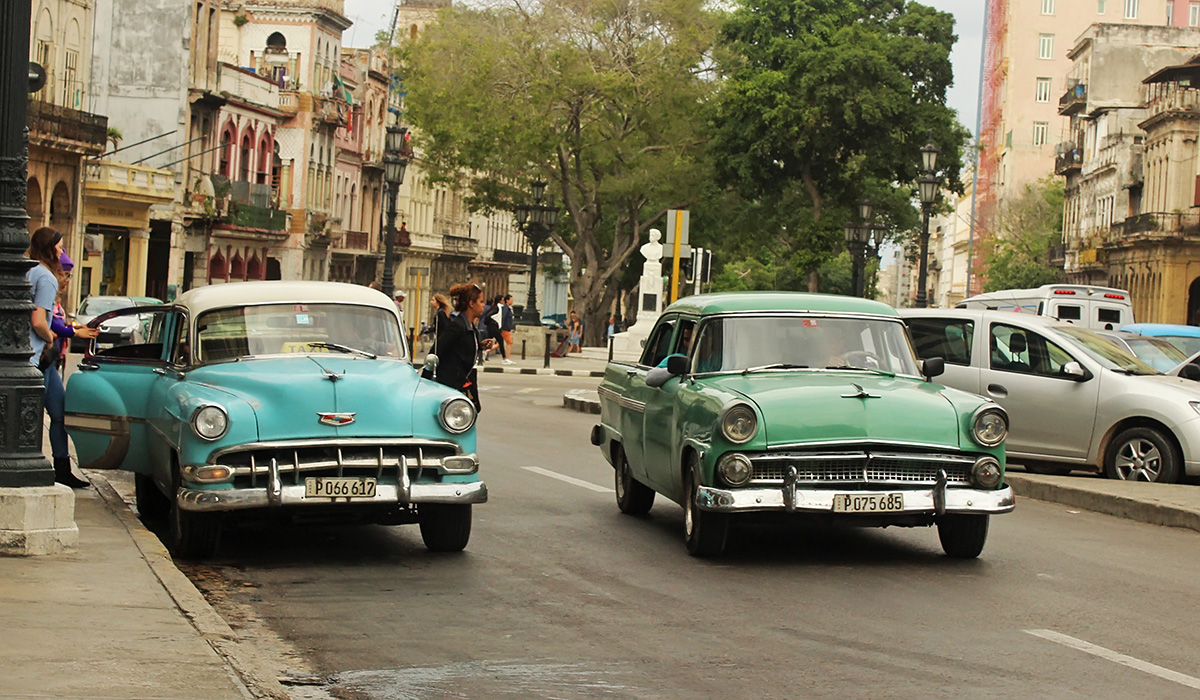 Куба, № P 066 617 — Chevrolet 210 (1G) '53-54; Куба, № P 075 685 — Ford Fairlane (2G) '57-59